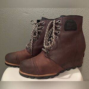 Sorel Lexie Cattail Lace-Up Boots